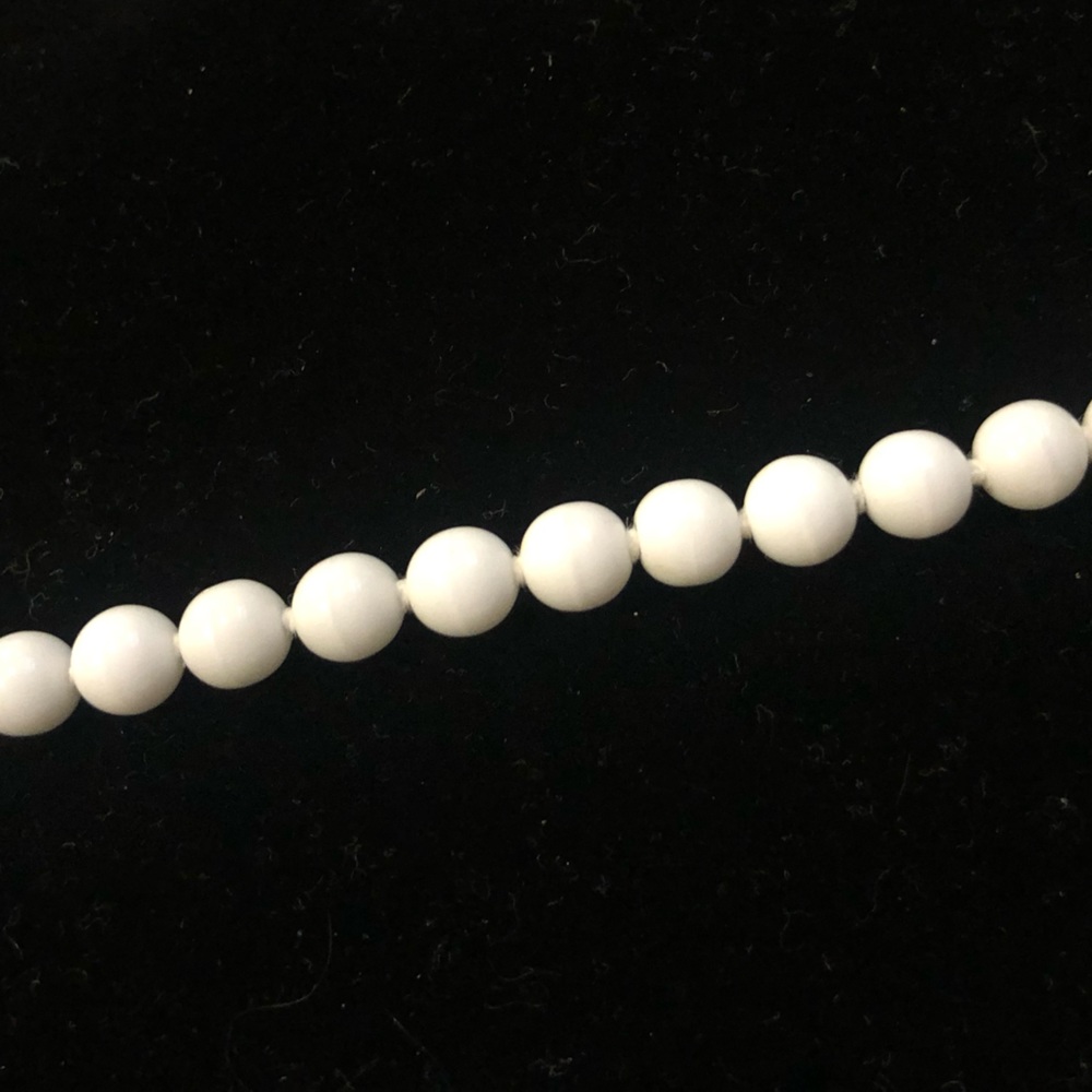 Rare Milk Glass Beads Classic Vintage jewellery knotted Necklace strand - Picture 9 of 14